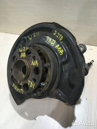 Кулак задний левый Mercedes W211