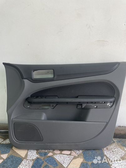 Обшивка двери ford focus 2