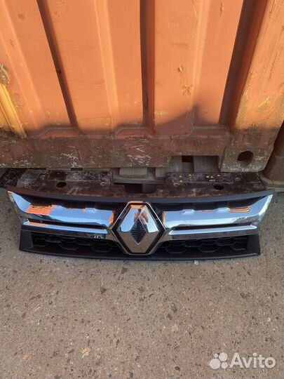 Решетка радиатора renault duster