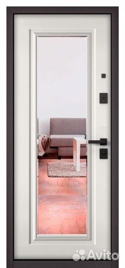 Дверь входная в квартиру с зеркалом