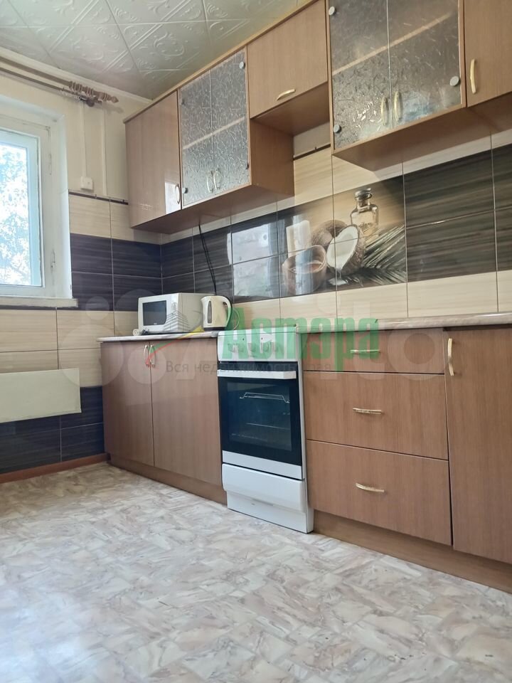 4-к. квартира, 77 м², 1/9 эт.