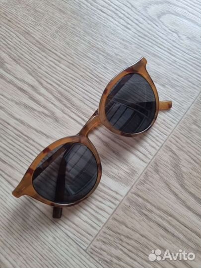 Солнцезащитные очки hm