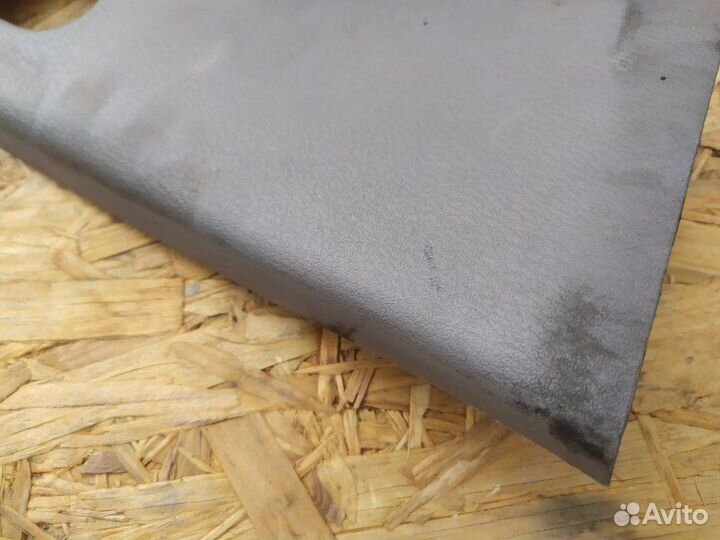 Обшивка стойки правая Nissan March K11 1.0 1998