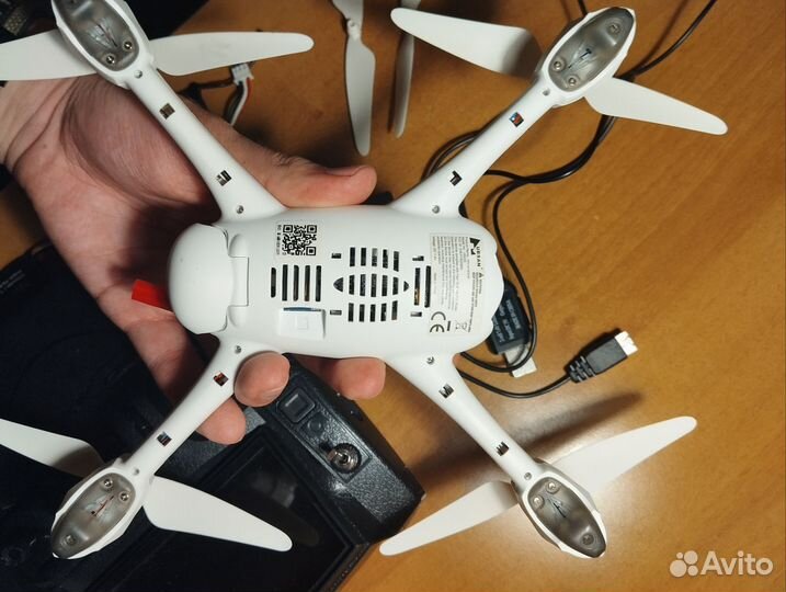 Квадрокоптер Hubsan h502s