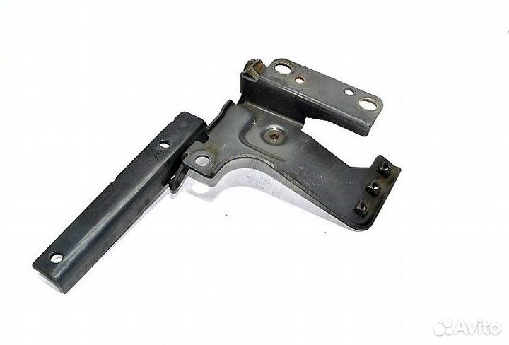 Петля нижней решетки радиатора, правая scania P-se