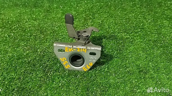 Захватный крюк капота Bmw 5 E60 N54B30 2008