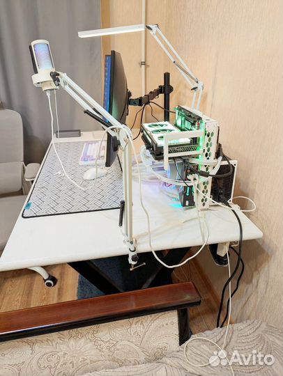 Компьютерный стол