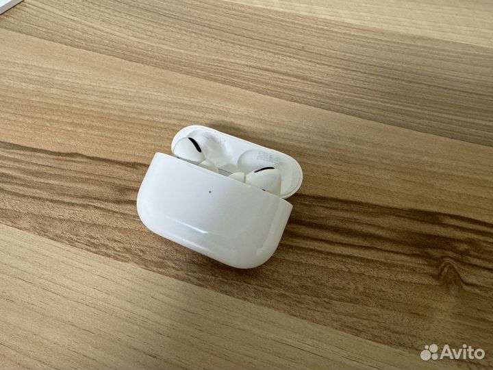 Apple AirPods Pro (оригинал)