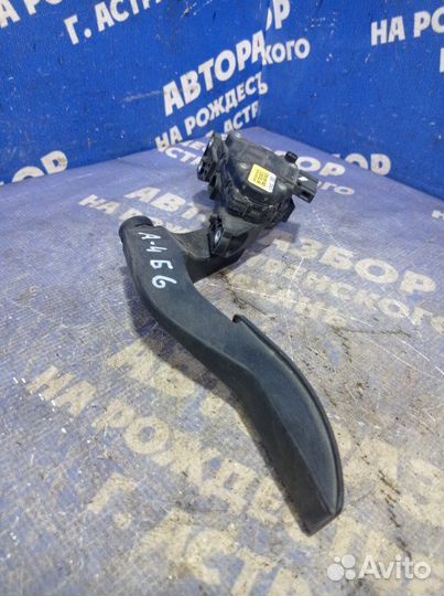 Педаль газа Audi A4B6 седан BFB 2002