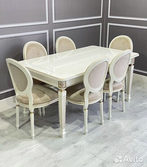 Стол и стулья