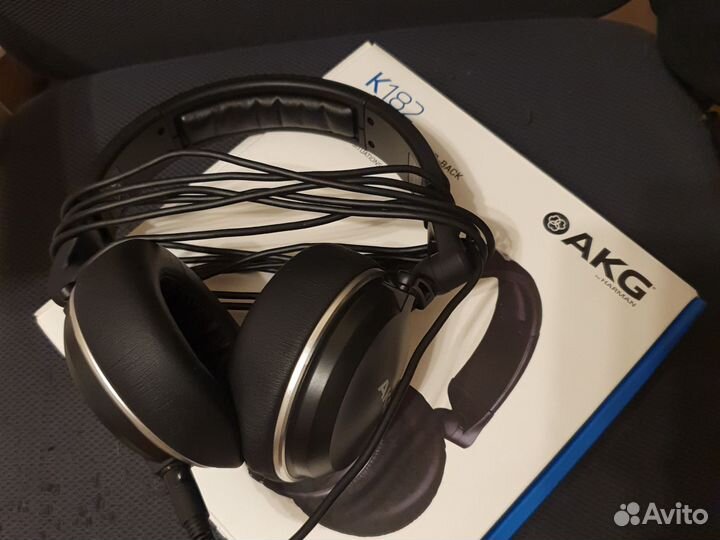 Студийные полноразмерные наушники AKG K182