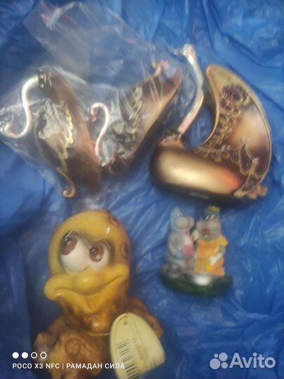 Сувениры любые есть