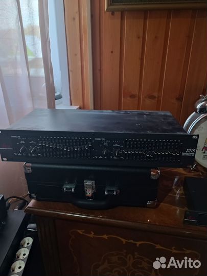 Эквалайзер DBX 2215
