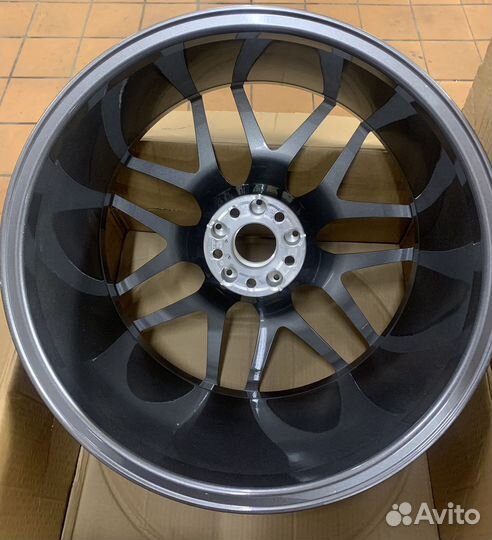 Новый диск R21 AMG X290 передний