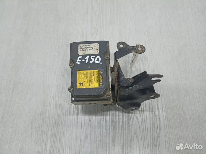 Блок ABS (насос) Toyota Corolla E15
