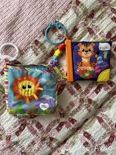Игрушка книжка на коляску на кроватку
