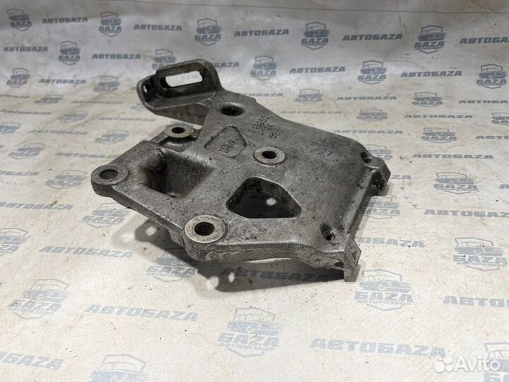 Кронштейн компрессора кондиционера Toyota Sprinter