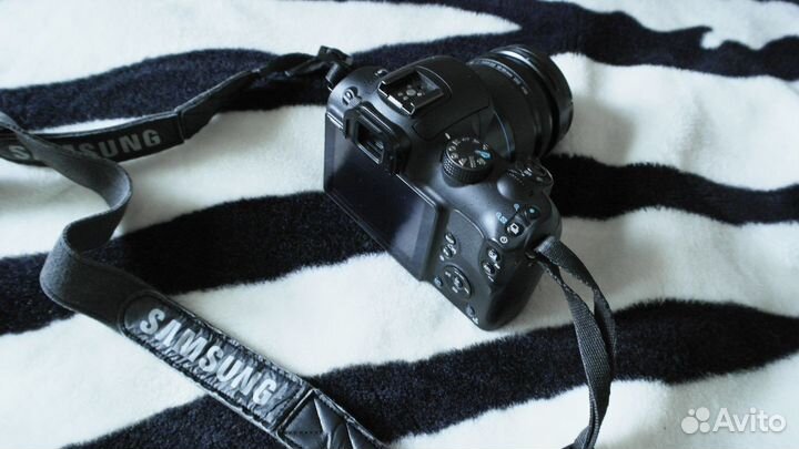 Беззеркальная камера Samsung nx10