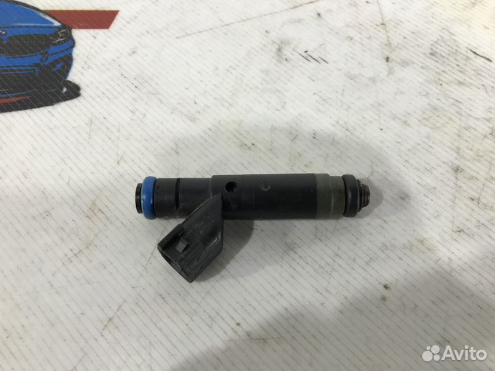 Форсунка топливная Cadillac STS 12580645