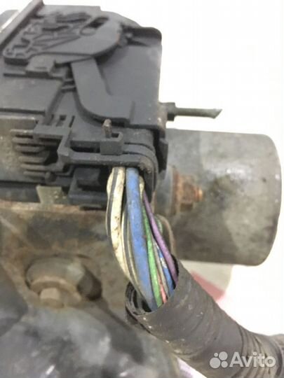 Блок ABS (насос) Toyota Avensis (T270) седан 2.0