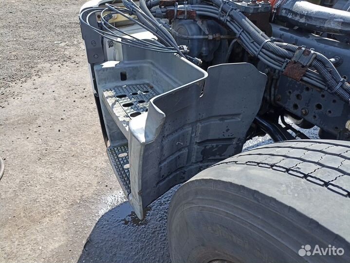 Корпус подножек левый Iveco Stralis