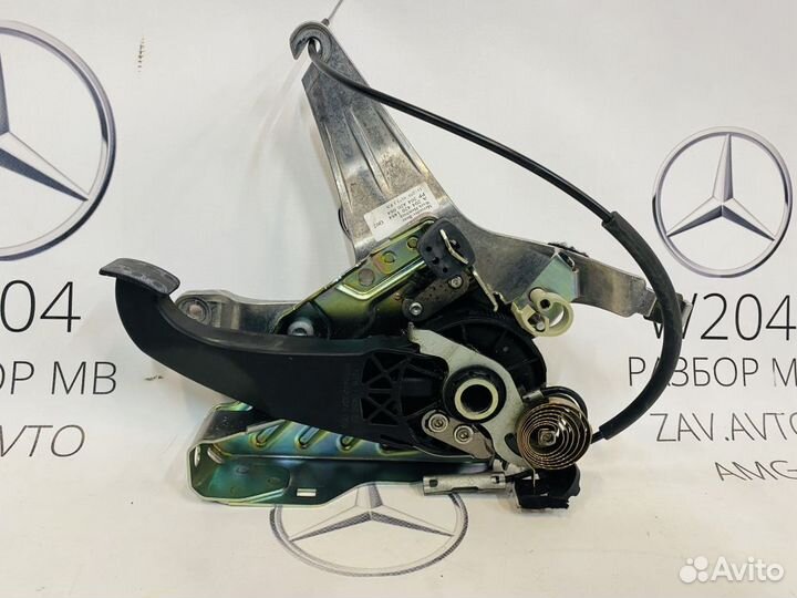 Педаль стояночного тормоза Mercedes W204