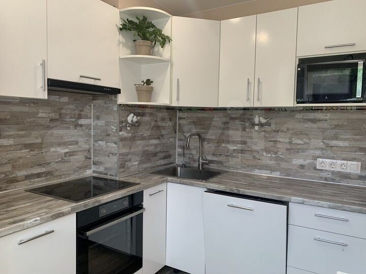 3-к. квартира, 58 м², 1/9 эт.