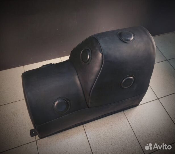 Настенная подушка из натуральной кожи