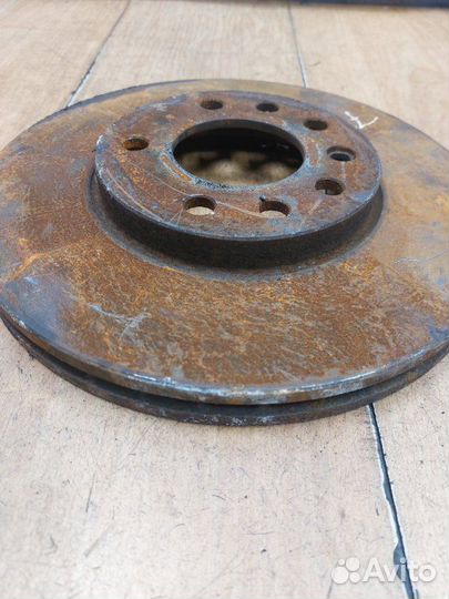 Тормозной диск передний правый Opel Zafira A Z18XE