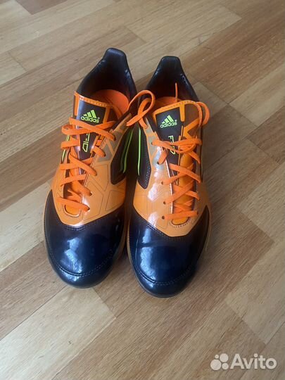 Футбольные бутсы