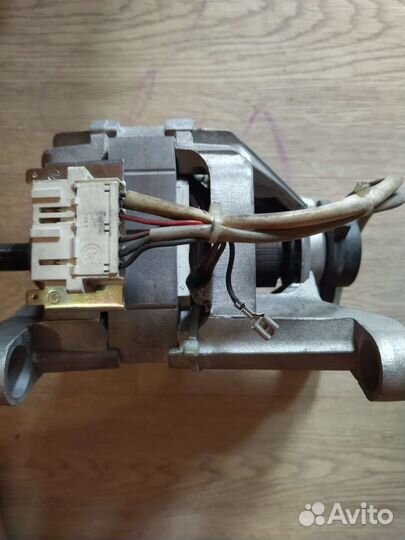 Двигататель стиральной машины