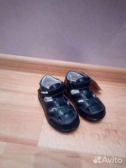 Сандали новые