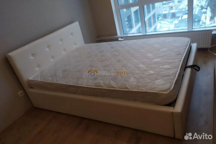 Кровать мягкая с подъемным механизмом