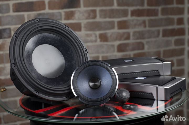 Установка автоакустики