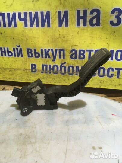 Педаль газа Toyota Yaris