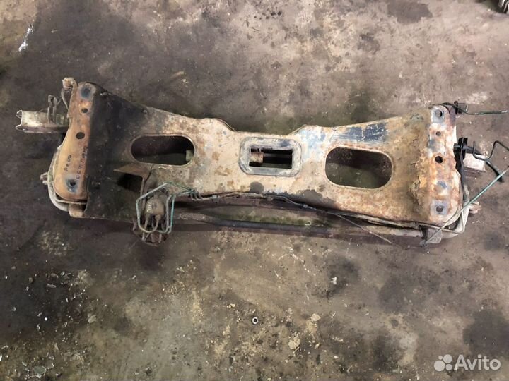 Балка задняя подрамник на renault safrane 1