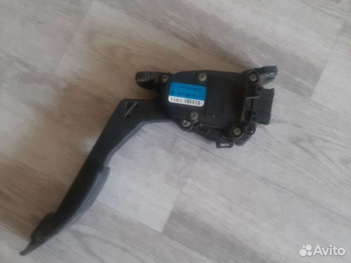 Педаль газа на Рено Дастер 2.0