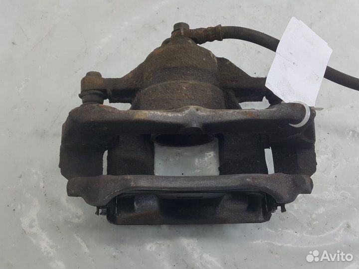 Суппорт передний RH Toyota Avensis