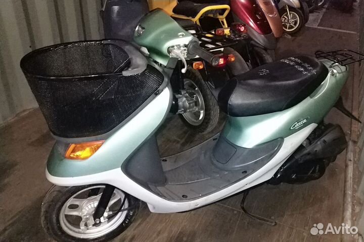 Скутер 49 куб. Хонда Дио Цеста с корзиной. Япония
