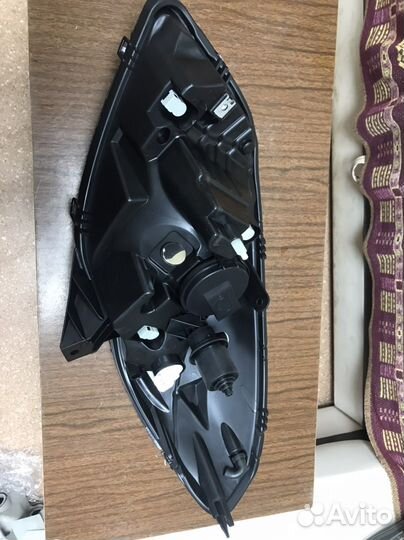 Фара правая Renault Sandero 1 09-14 новая