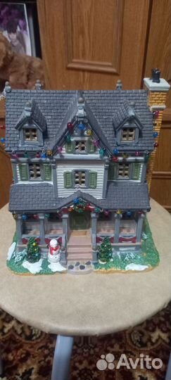 Фарфоровая музыкальная статуэтка