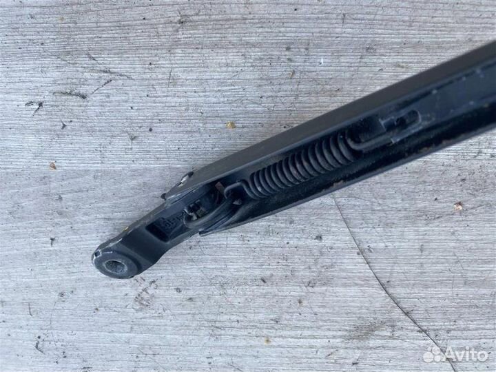 Поводок стеклоочистителя LADA Largus универсал 5