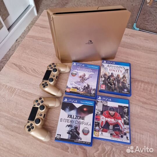 Sony PS4 + 2 геймпада + 4 диска