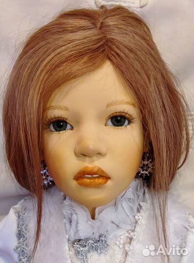 Большая виниловая кукла