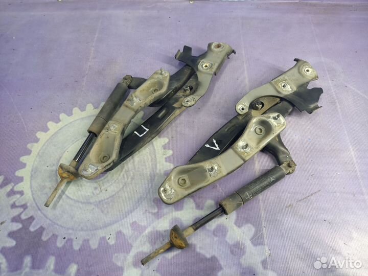 Петля капота Mercedes Benz C-class w202