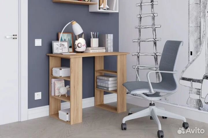 Компьютерный стол с полкой
