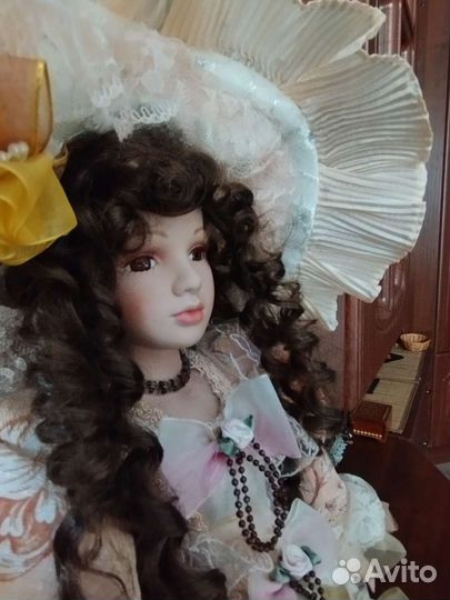 Кукла фарфоровая коллекционная
