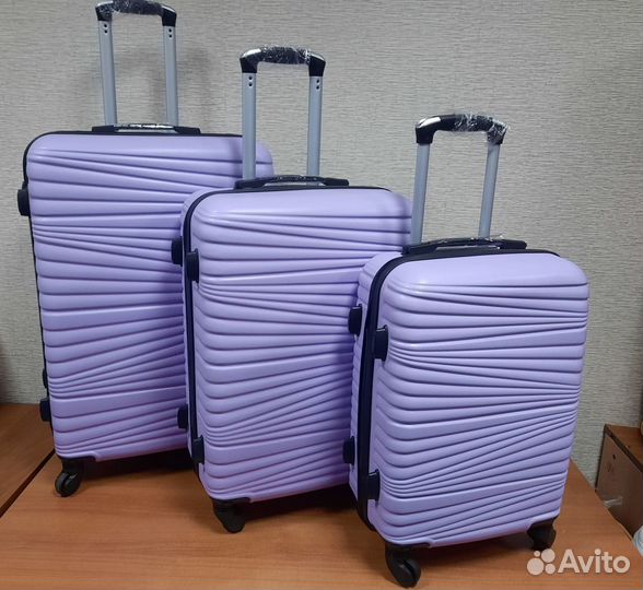 Новые чемоданы в ассортименте