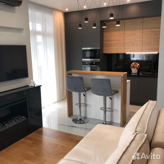 Барная стойка из шпона, с комодом и стулья