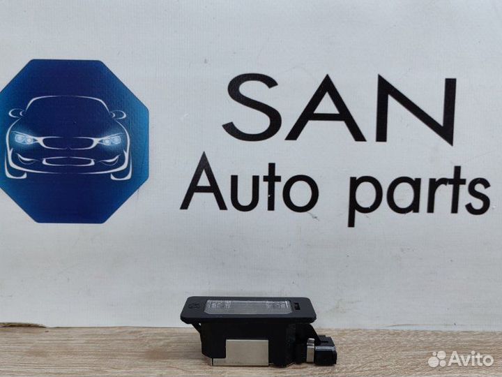 Подсветка номеров правая Bmw X5 E70 N62B48 2008